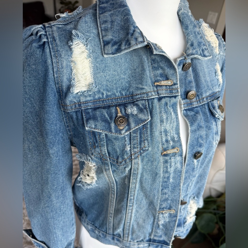 Moon River SMALL Light Blue Denim Distressed Puff Sleeve Jean Jacket - Picture 4 of 8